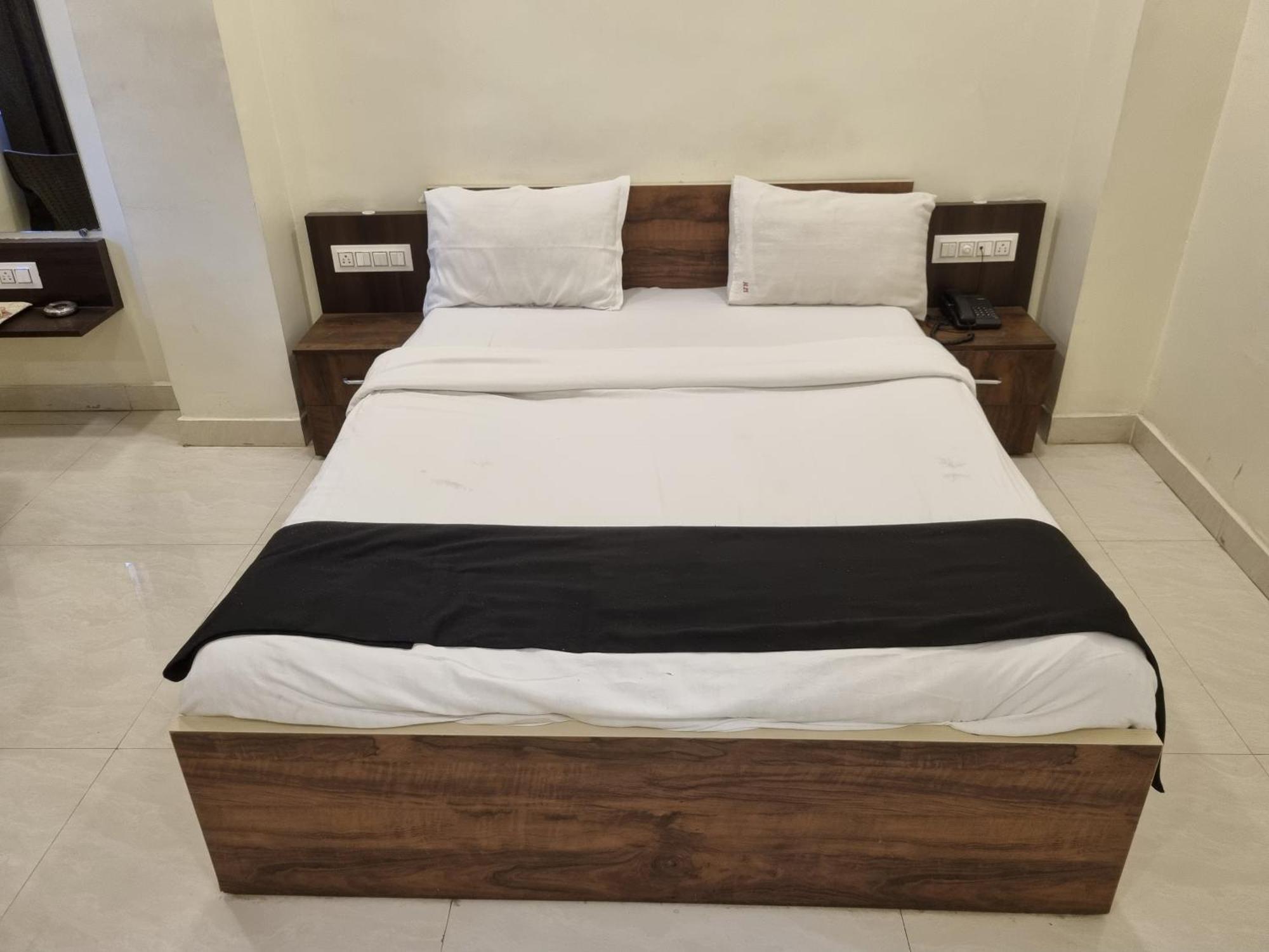 The Living Space Lonavala Eksteriør billede