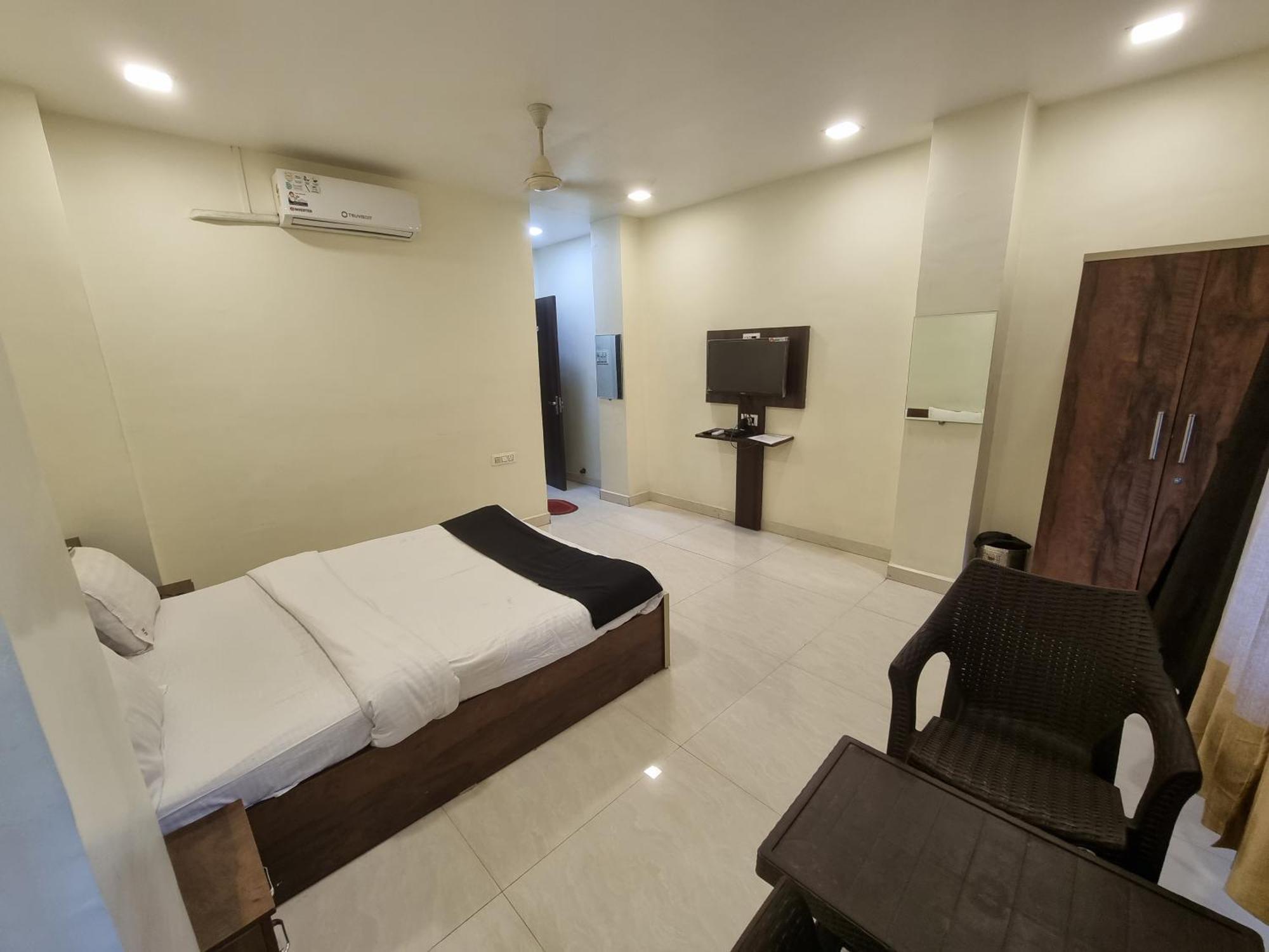 The Living Space Lonavala Eksteriør billede