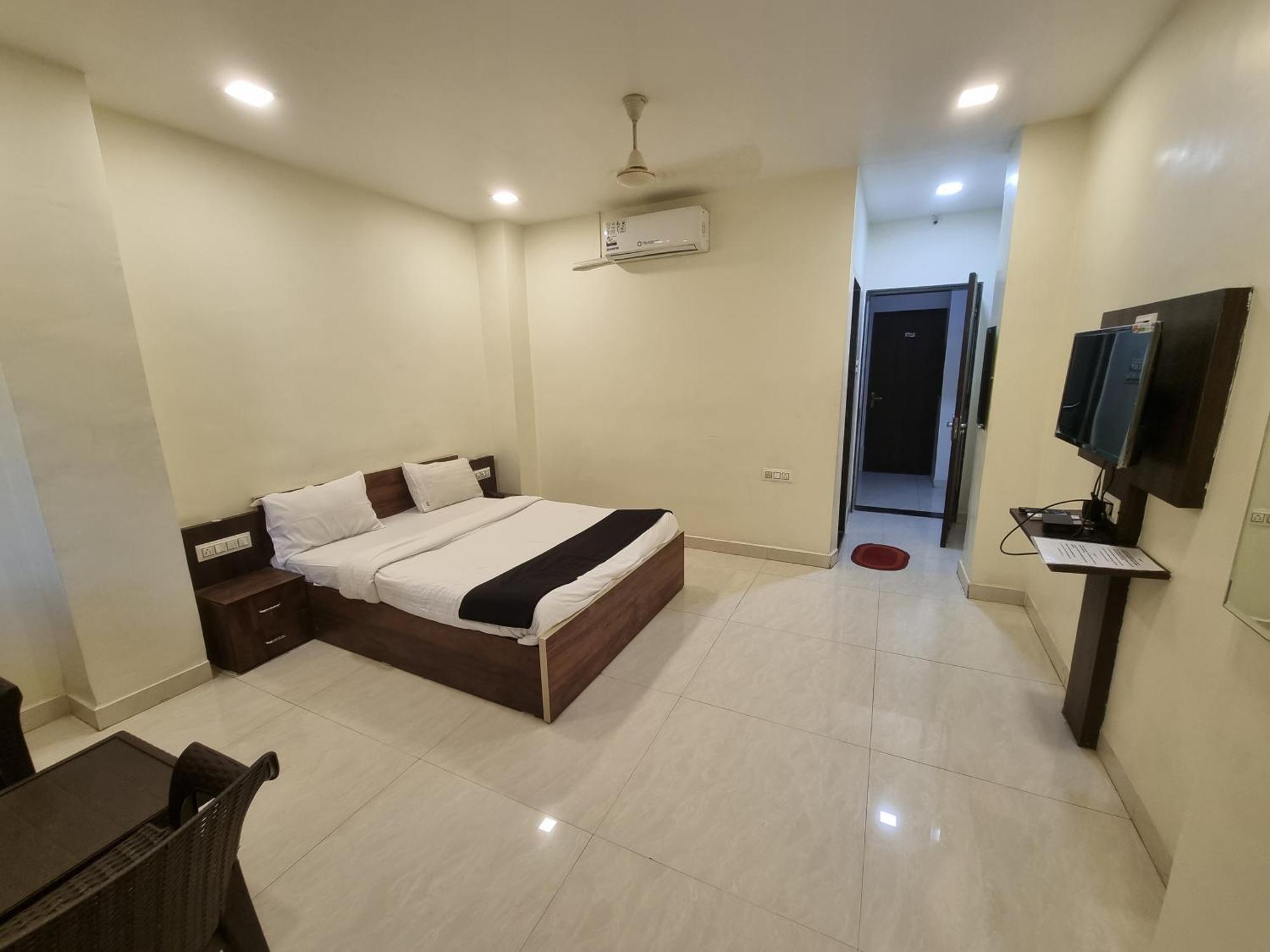 The Living Space Lonavala Eksteriør billede