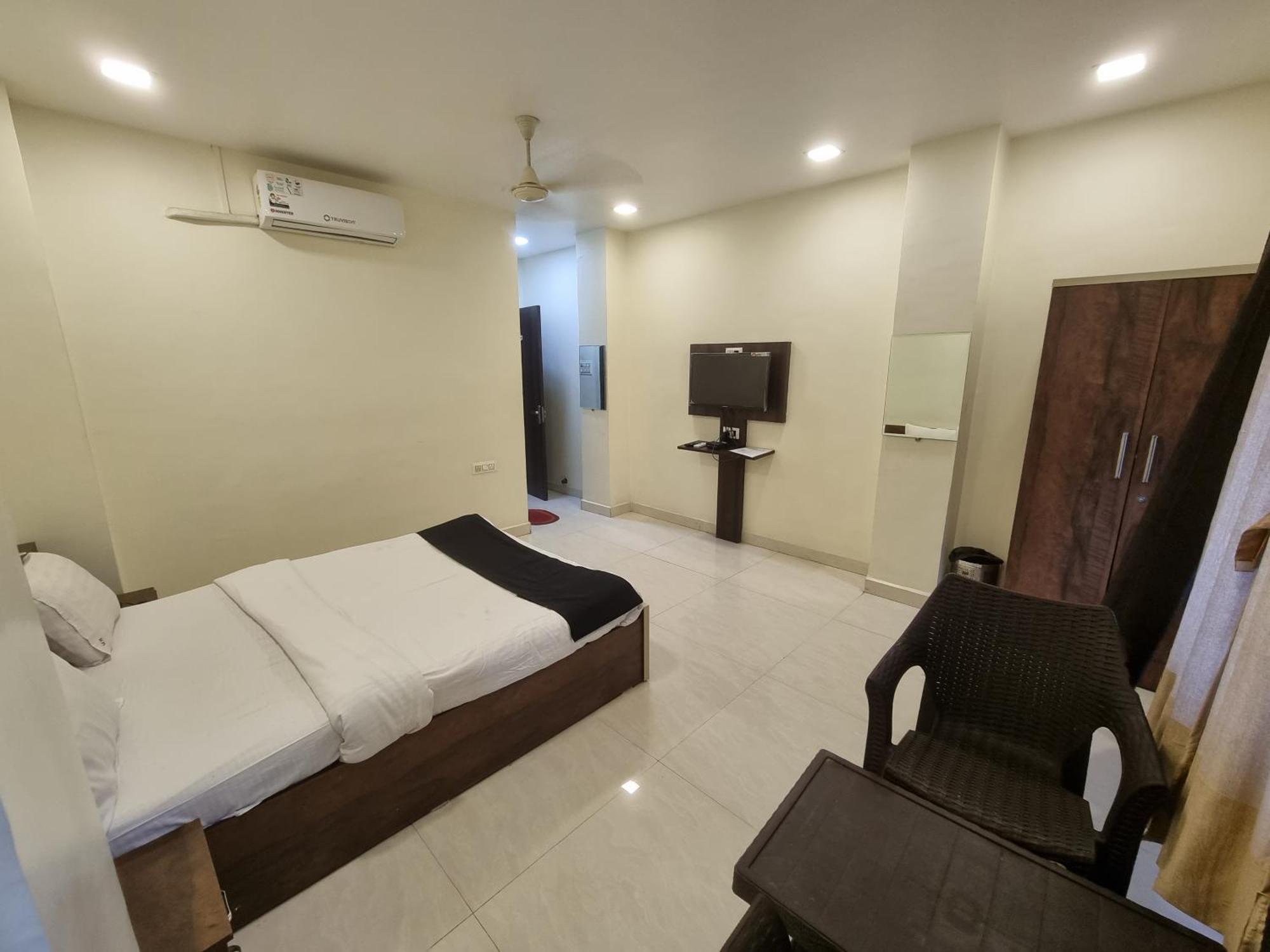 The Living Space Lonavala Eksteriør billede