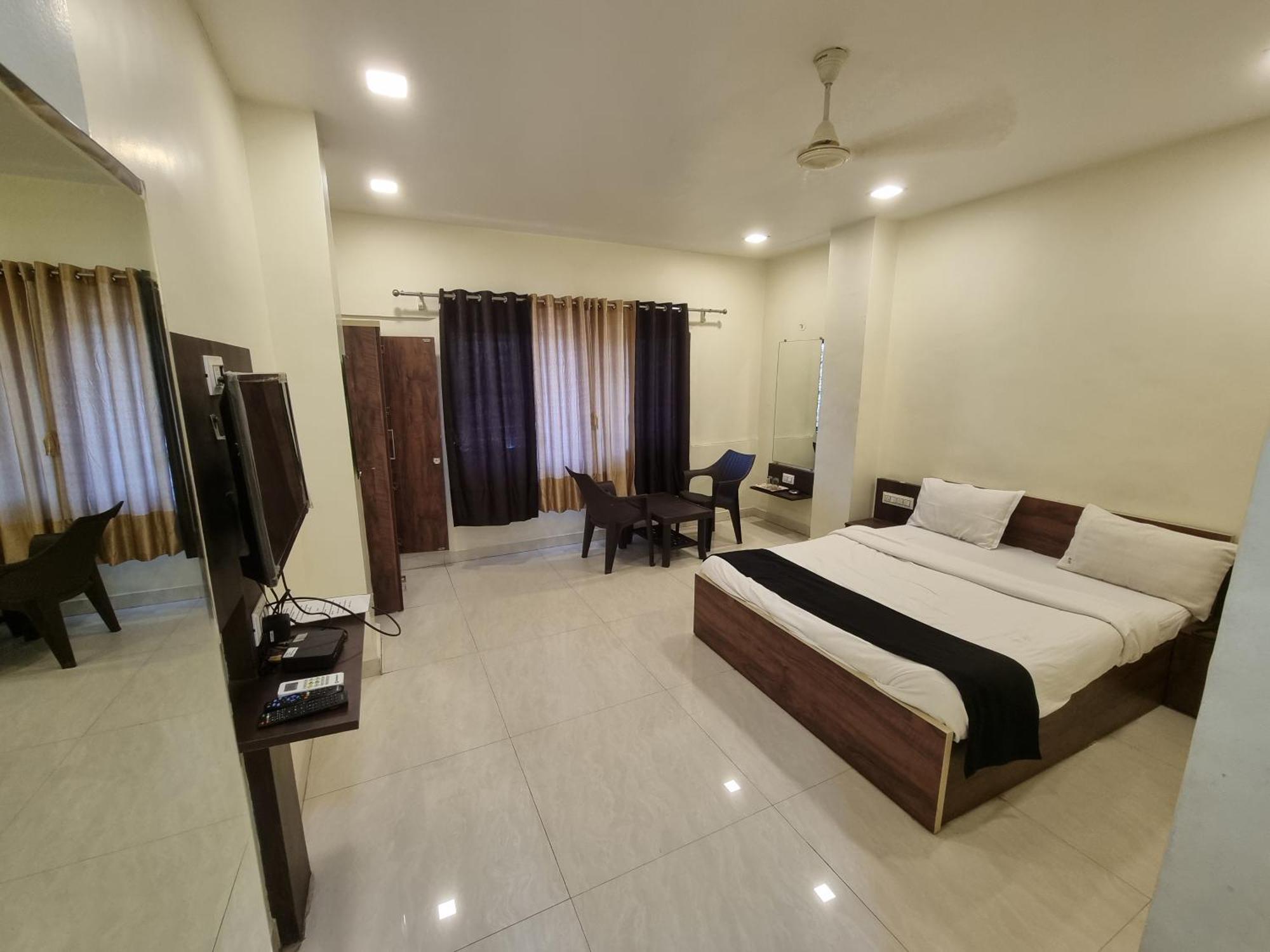 The Living Space Lonavala Eksteriør billede