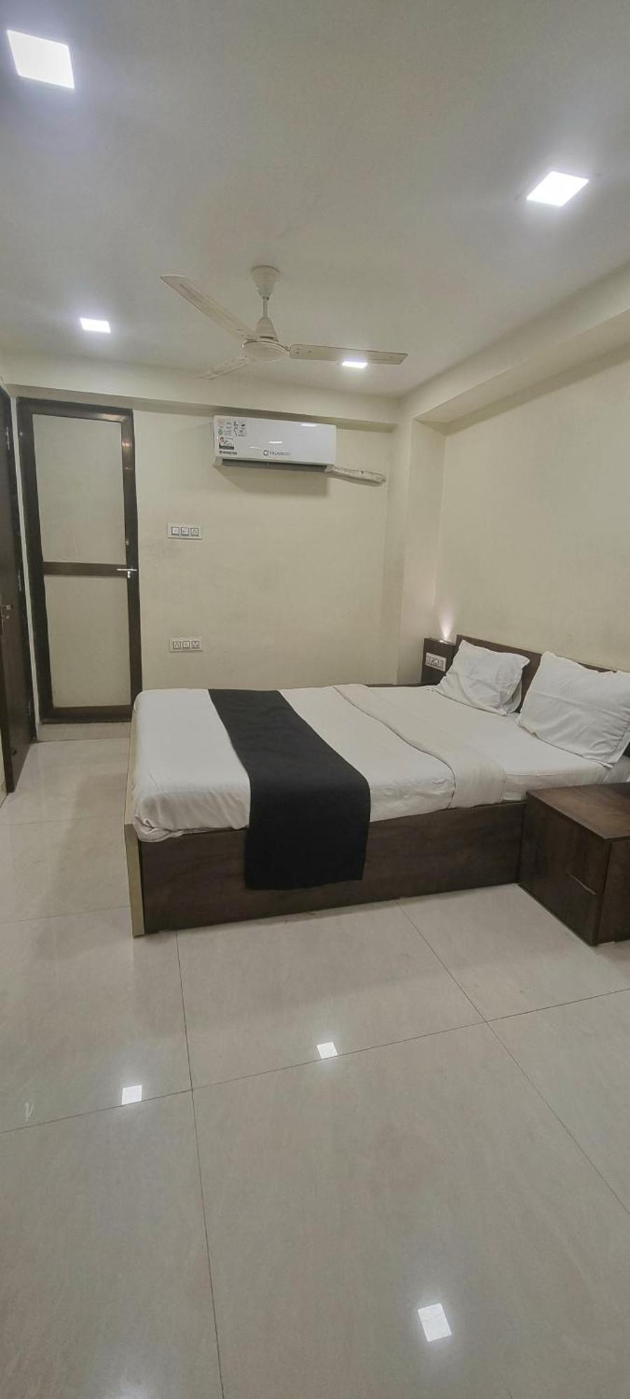 The Living Space Lonavala Eksteriør billede