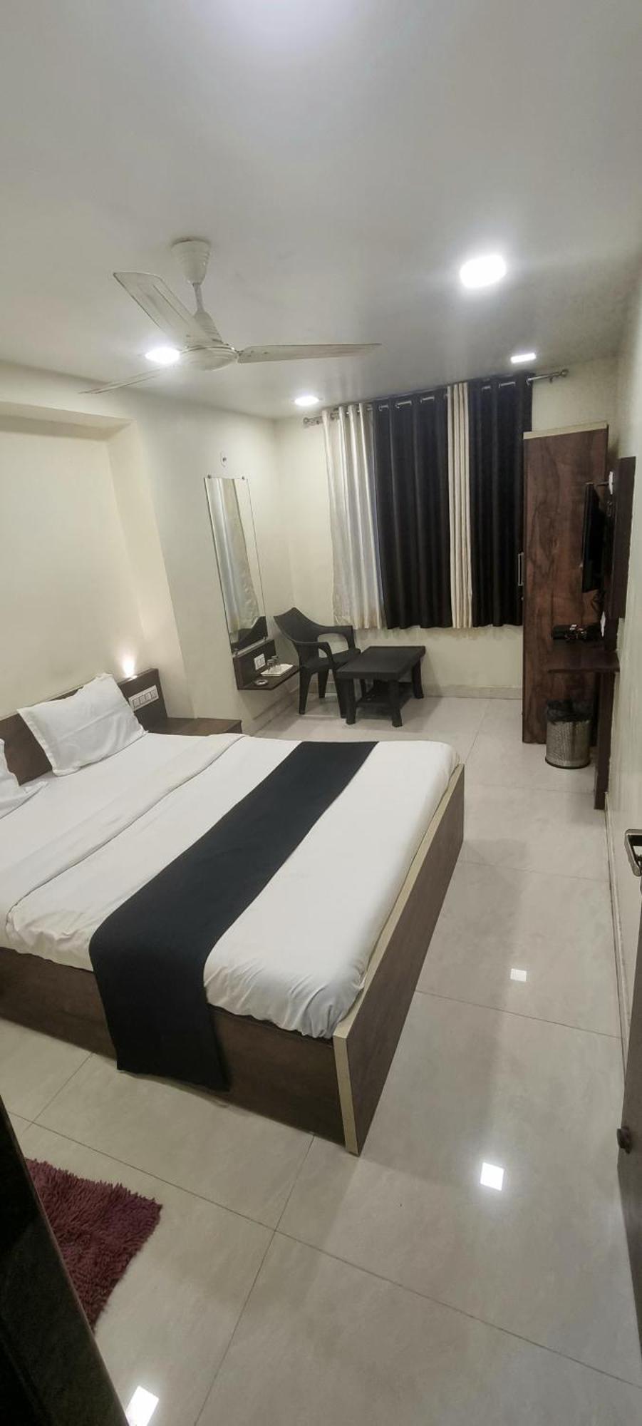 The Living Space Lonavala Eksteriør billede